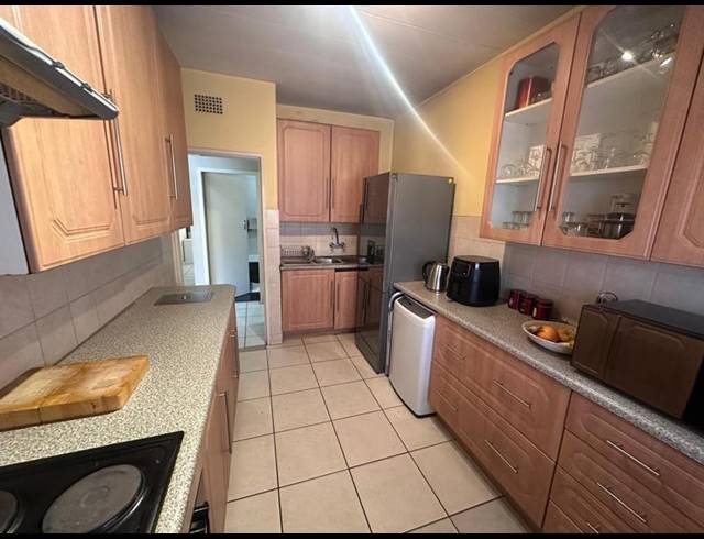 2 BEDROOM APARTMENT FOR SALE IN WYCHWOOD